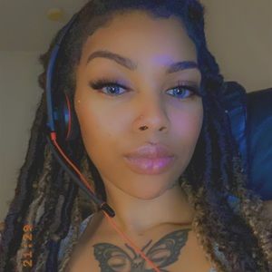 Meet your Posher, Briana